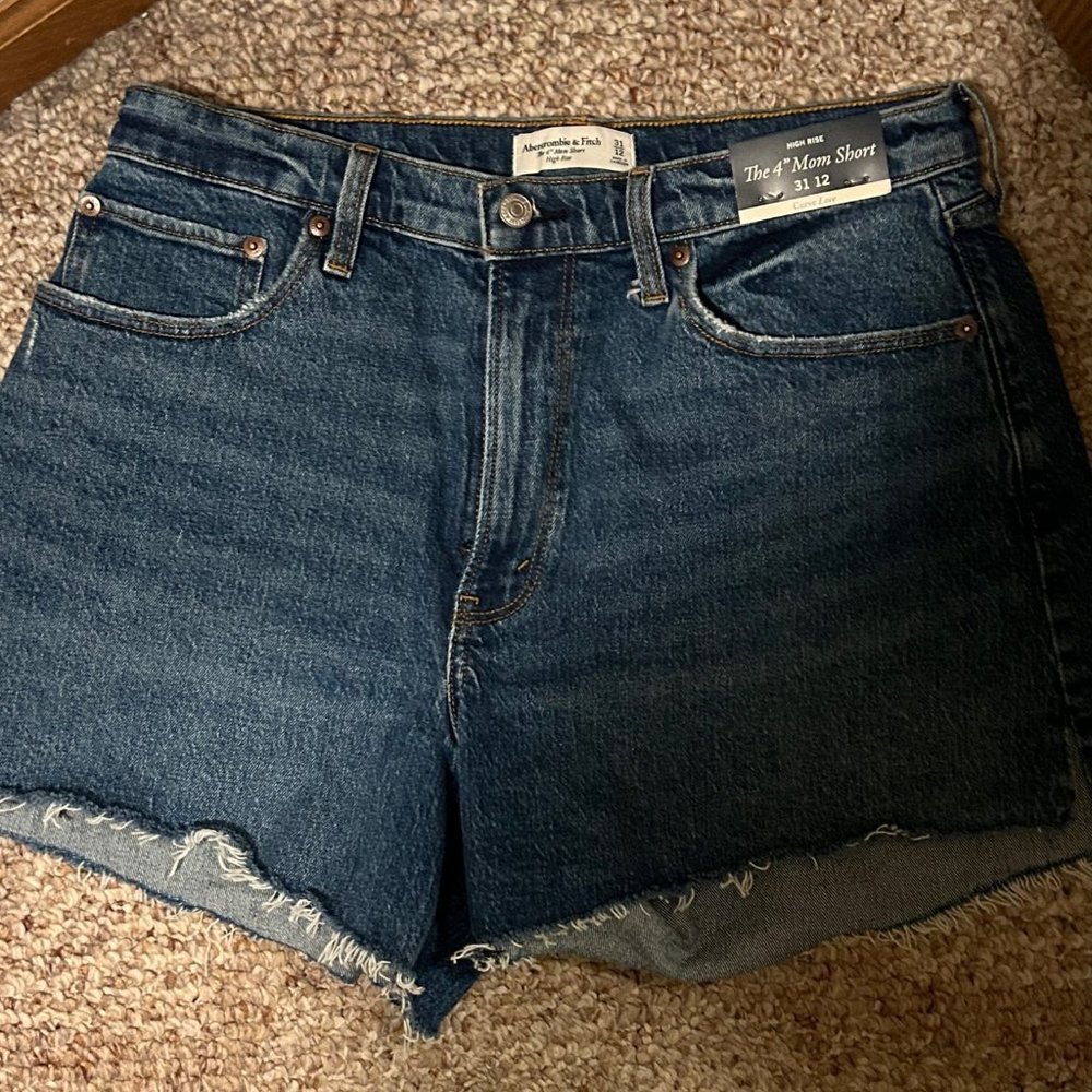 Abercrombie The 4" Mom Short High Rise Size 31 Curve Love